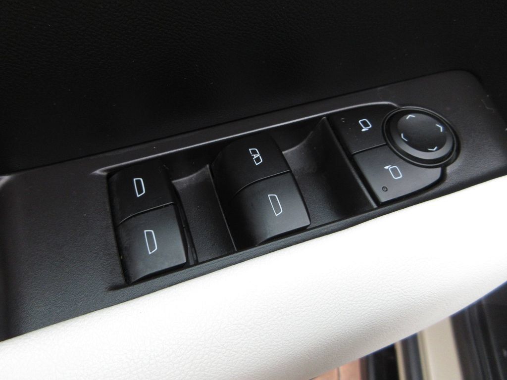 Used 2024 GMC Canyon AT4X AWD/4WD image 11