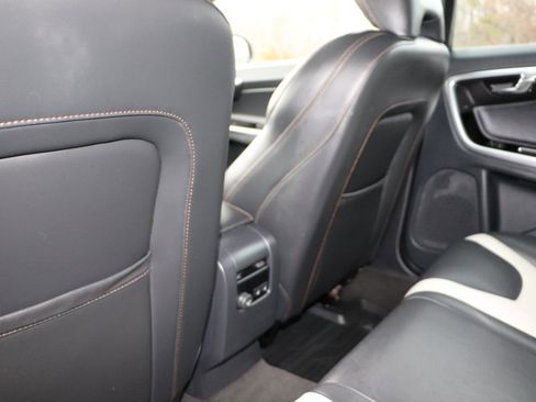 Used 2017 Volvo V60 T5 Cross Country w/ Climate Package image 28