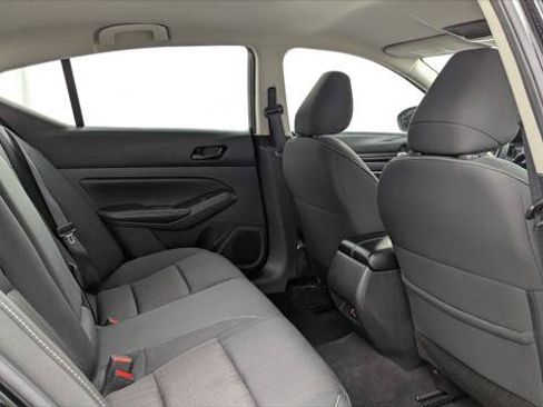 Used 2025 Nissan Altima 2.5 SV FWD image 18