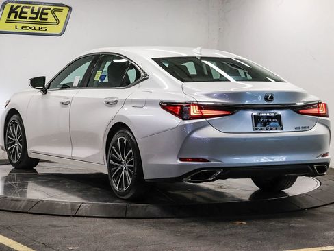 Used 2025 Lexus ES 350 w/ Premium Package FWD image 2