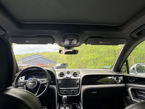 Used 2018 Bentley Bentayga Activity image 37