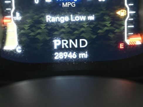 Used 2018 Jeep Wrangler Unlimited Sahara w/ Uconnect 4C Nav & Sound Group AWD/4WD image 4