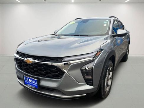 Used 2024 Chevrolet Trax LT w/ Sunroof Package image 1