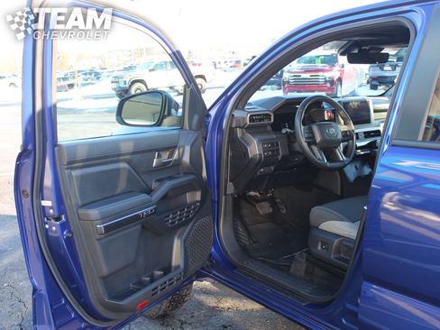 Used 2024 Toyota Tacoma TRD Off-Road image 10