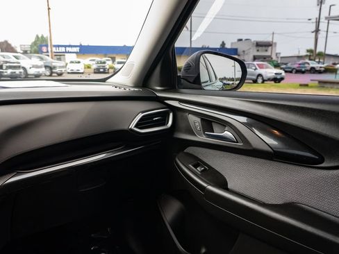 Used 2021 Chevrolet TrailBlazer LS w/ LPO, Blackout Package FWD image 10