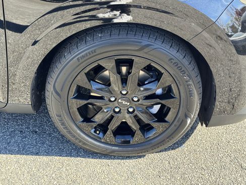 Certified 2024 Kia Carnival SX image 12