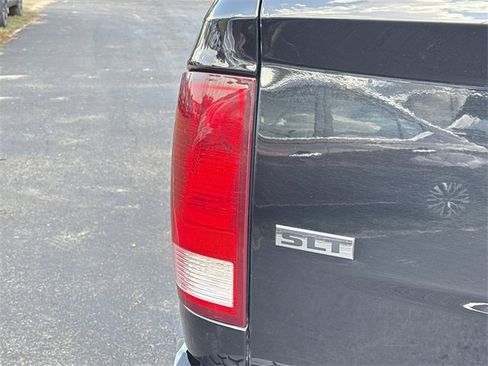 Used 2024 RAM 1500 Classic SLT image 14