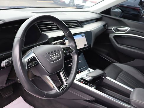 Used 2022 Audi e-tron Premium Plus w/ Premium Plus Package image 9