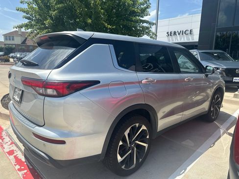 Used 2022 Mitsubishi Outlander ES FWD image 11