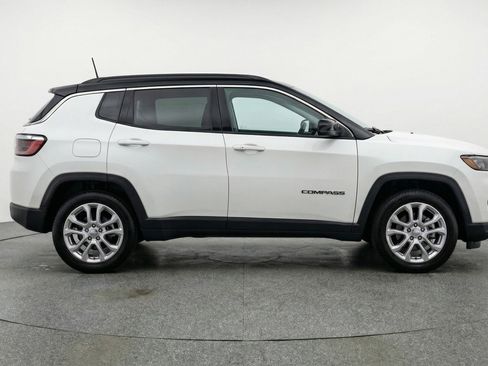 Used 2025 Jeep Compass Limited AWD/4WD image 11