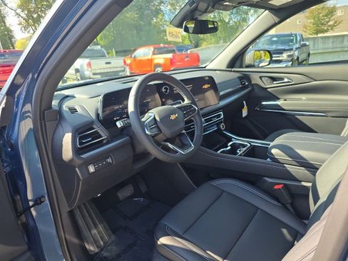 New 2026 Chevrolet Traverse LT image 3