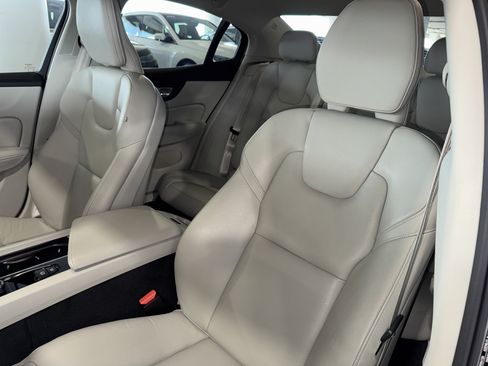 Used 2024 Volvo S60 B5 Plus w/ Climate Package FWD image 32