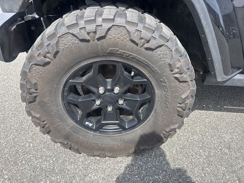 Used 2021 Jeep Gladiator Willys image 11