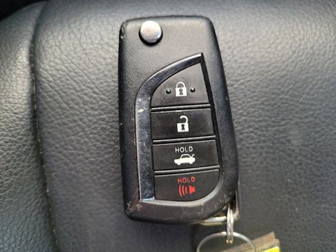 Used 2018 Toyota Camry SE FWD image 32