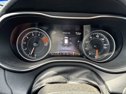 Used 2019 Jeep Cherokee Trailhawk AWD/4WD image 29