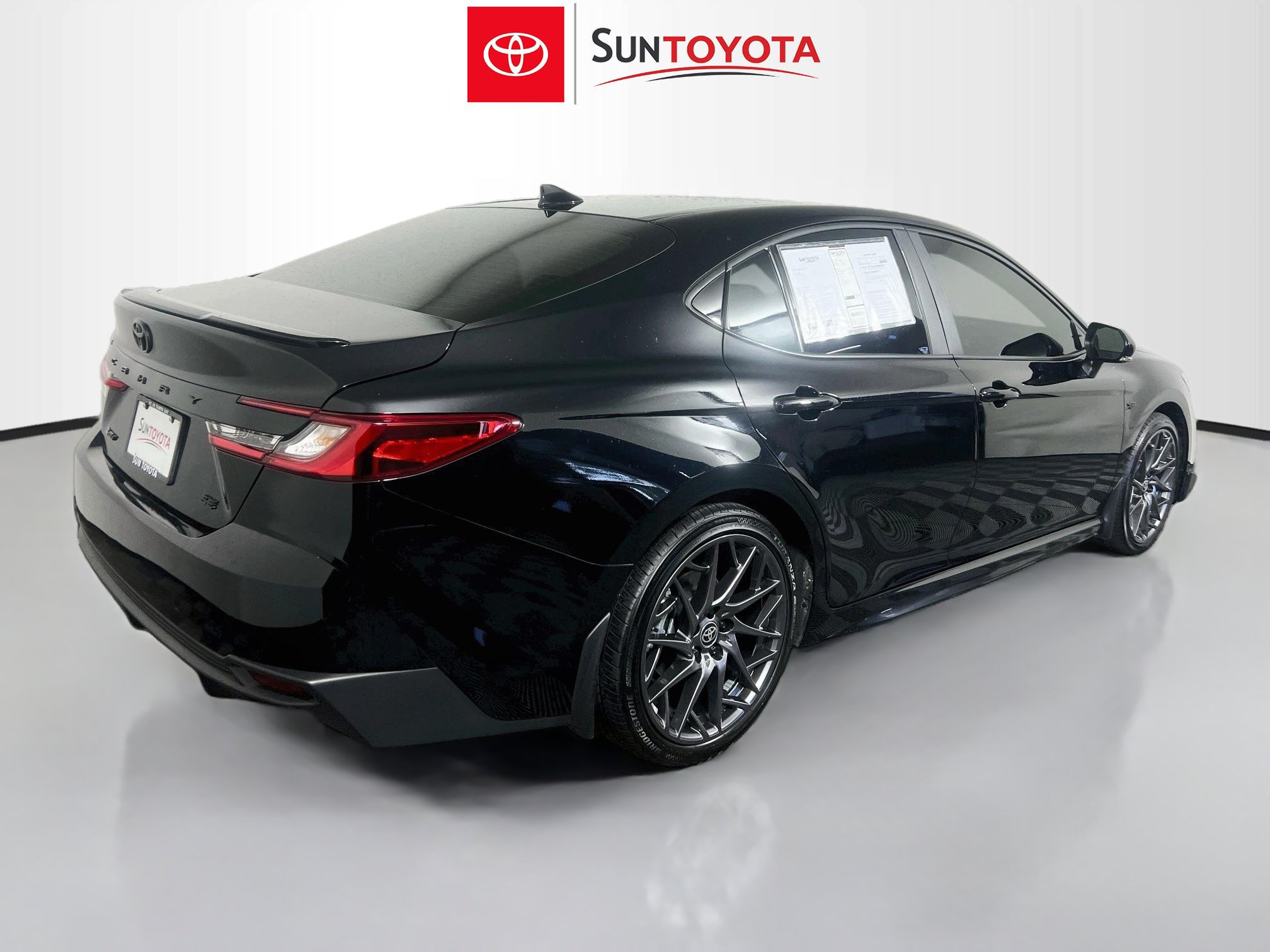 Used 2025 Toyota Camry SE FWD image 4