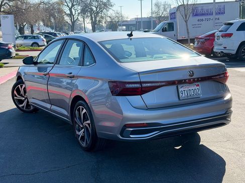 Certified 2025 Volkswagen Jetta SEL image 9