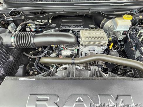 Used 2024 RAM 1500 Laramie AWD/4WD image 25