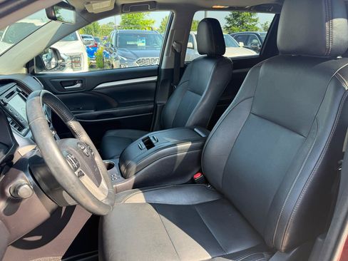 Used 2017 Toyota Highlander XLE FWD image 10