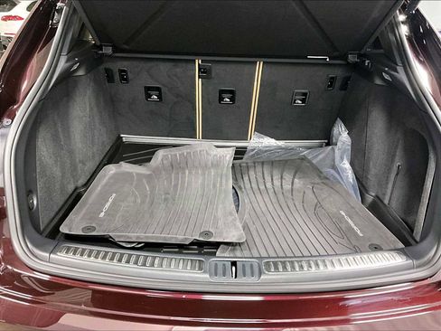 Used 2025 Porsche Macan image 39