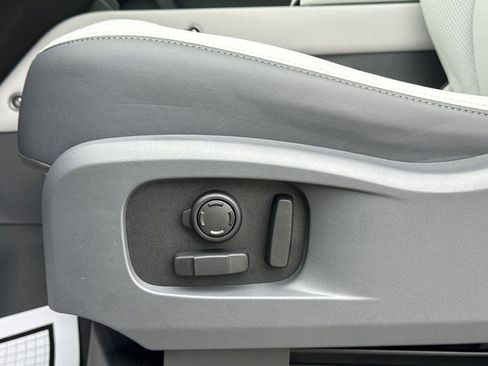 Used 2025 Land Rover Defender 110 V8 image 21