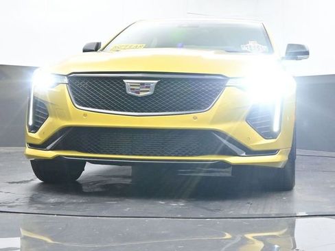 Used 2024 Cadillac CT4 V w/ LPO, ONYX Package image 45