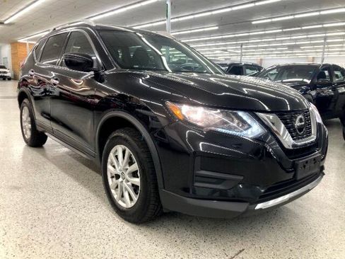 Used 2020 Nissan Rogue SV image 3