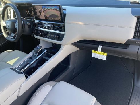 New 2026 Nissan Pathfinder SL image 31