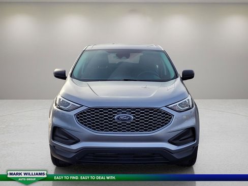 Certified 2023 Ford Edge SE image 2