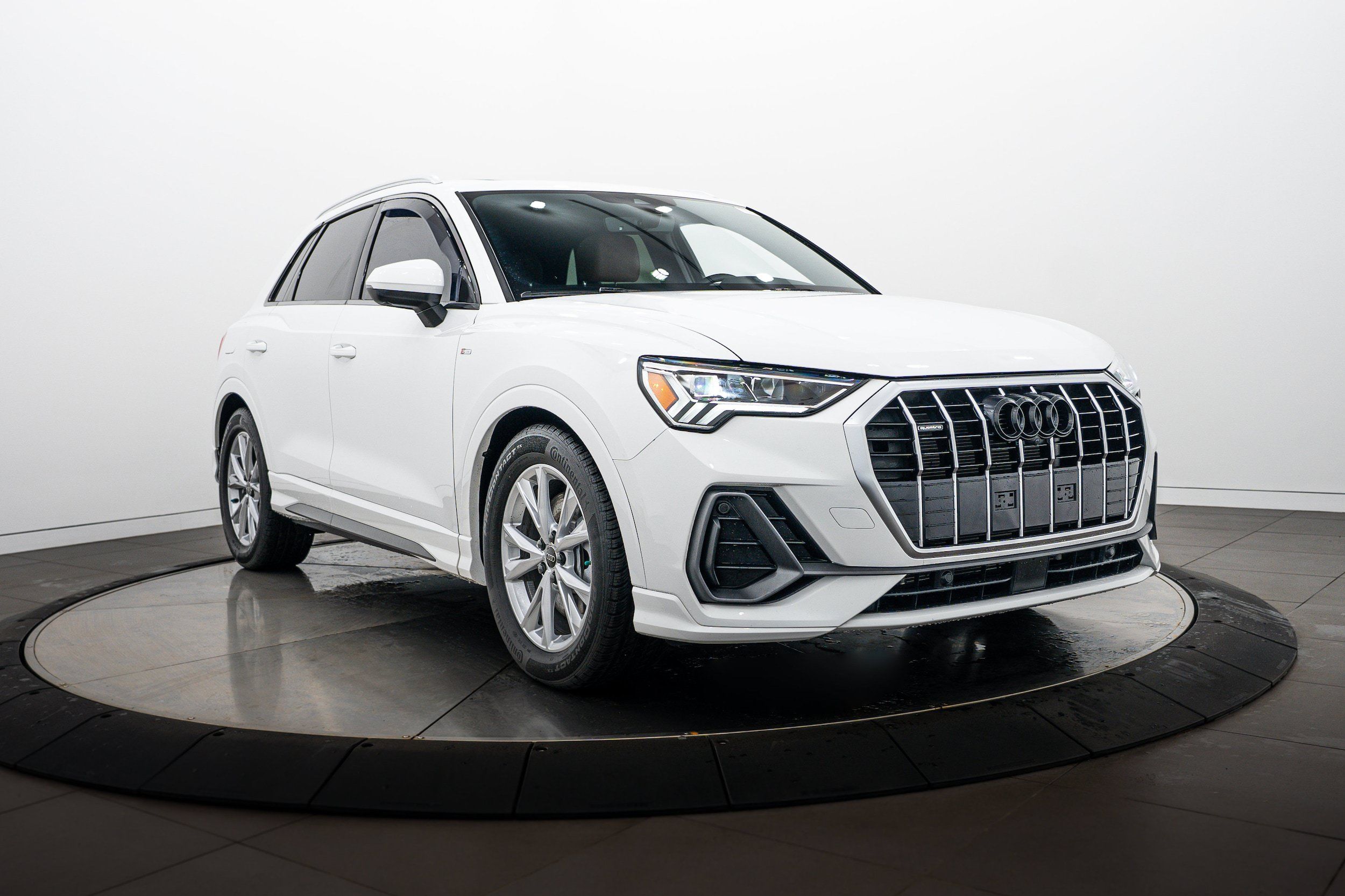 Used 2024 Audi Q3 2.0T Premium Plus AWD/4WD image 2