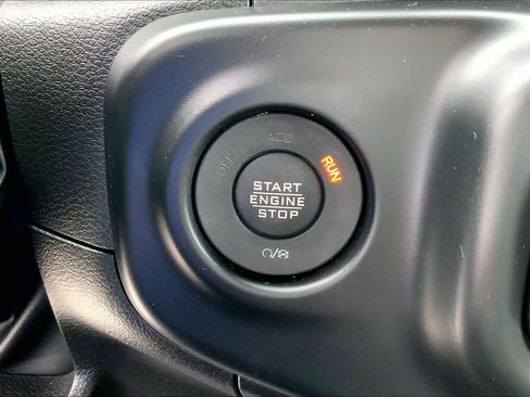 Used 2022 Jeep Wrangler Unlimited Sahara w/ Cold Weather Group AWD/4WD image 32