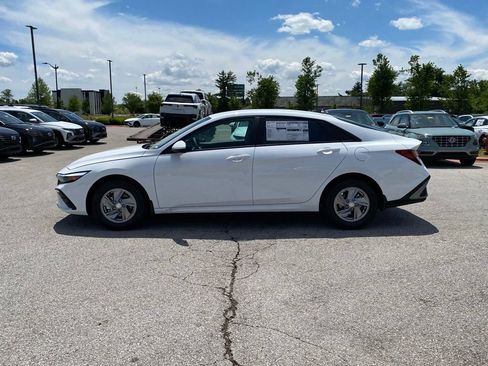 New 2026 Hyundai Elantra SE FWD image 4