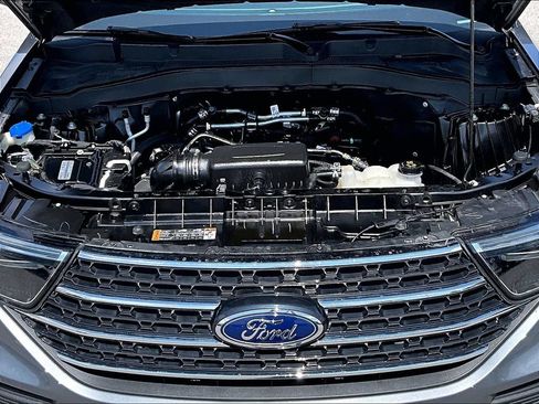 Used 2023 Ford Explorer XLT AWD/4WD image 11