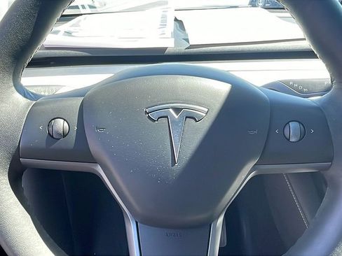 Used 2024 Tesla Model Y Long Range RWD image 19