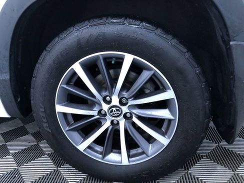 Certified 2017 Toyota Highlander XLE image 16