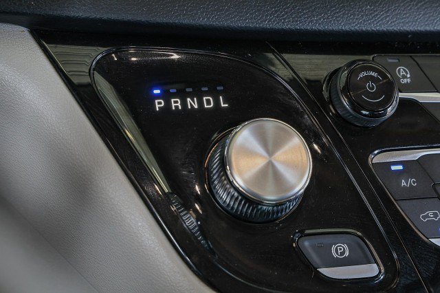 Used 2023 Chrysler Pacifica Touring-L FWD image 17
