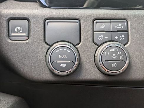 Used 2024 Chevrolet Silverado 1500 High Country RWD image 28