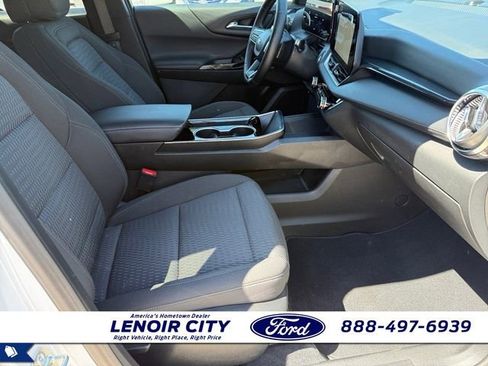 Used 2025 Chevrolet Equinox LT AWD/4WD image 13
