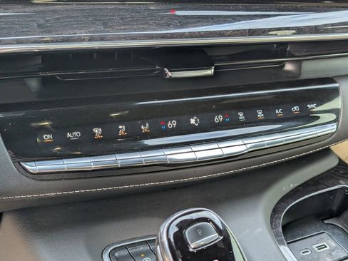 Used 2023 Cadillac Escalade ESV Premium Luxury w/ Performance Package image 29