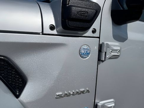 Used 2024 Jeep Wrangler Unlimited Sahara AWD/4WD image 32