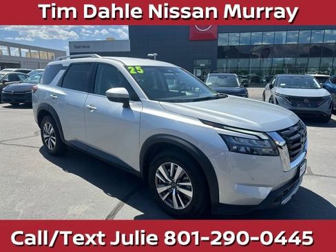 Used 2025 Nissan Pathfinder SL AWD/4WD image 1