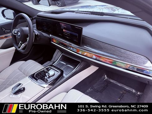 Used 2023 BMW 740i image 17