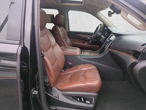Used 2020 Cadillac Escalade ESV Luxury w/ Escalade Sport Edition image 25