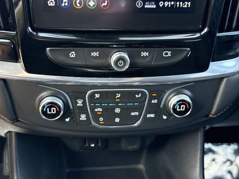 Used 2020 Chevrolet Traverse LT w/ Driver Confidence II Package AWD/4WD image 11