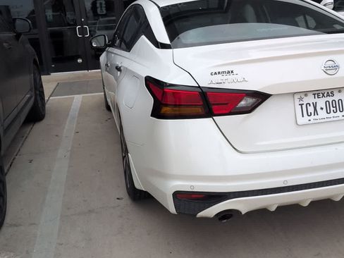 Used 2019 Nissan Altima 2.5 SV FWD image 2