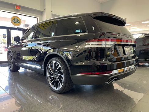Used 2020 Lincoln Aviator Reserve w/ Equipment Group 202A AWD/4WD image 3