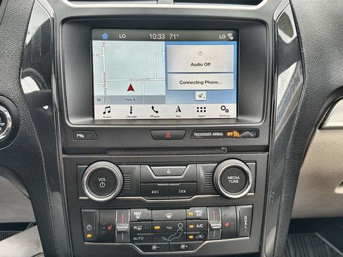 Used 2018 Ford Explorer XLT w/ Equipment Group 202A AWD/4WD image 12