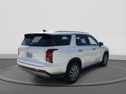 Used 2024 Hyundai Palisade SEL FWD image 3