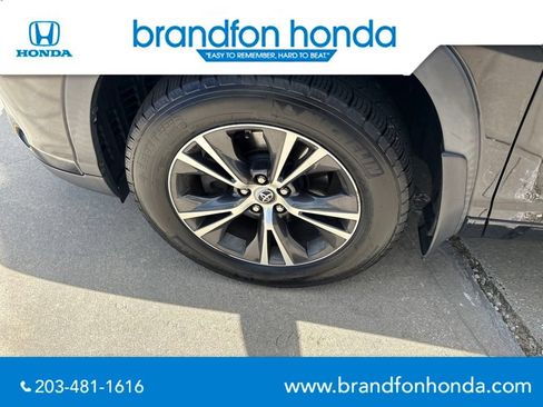 Used 2017 Toyota Highlander Plus AWD/4WD image 32
