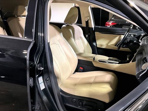 Used 2022 Lexus RX 450hL Luxury w/ Cold Area Package (CT) image 17